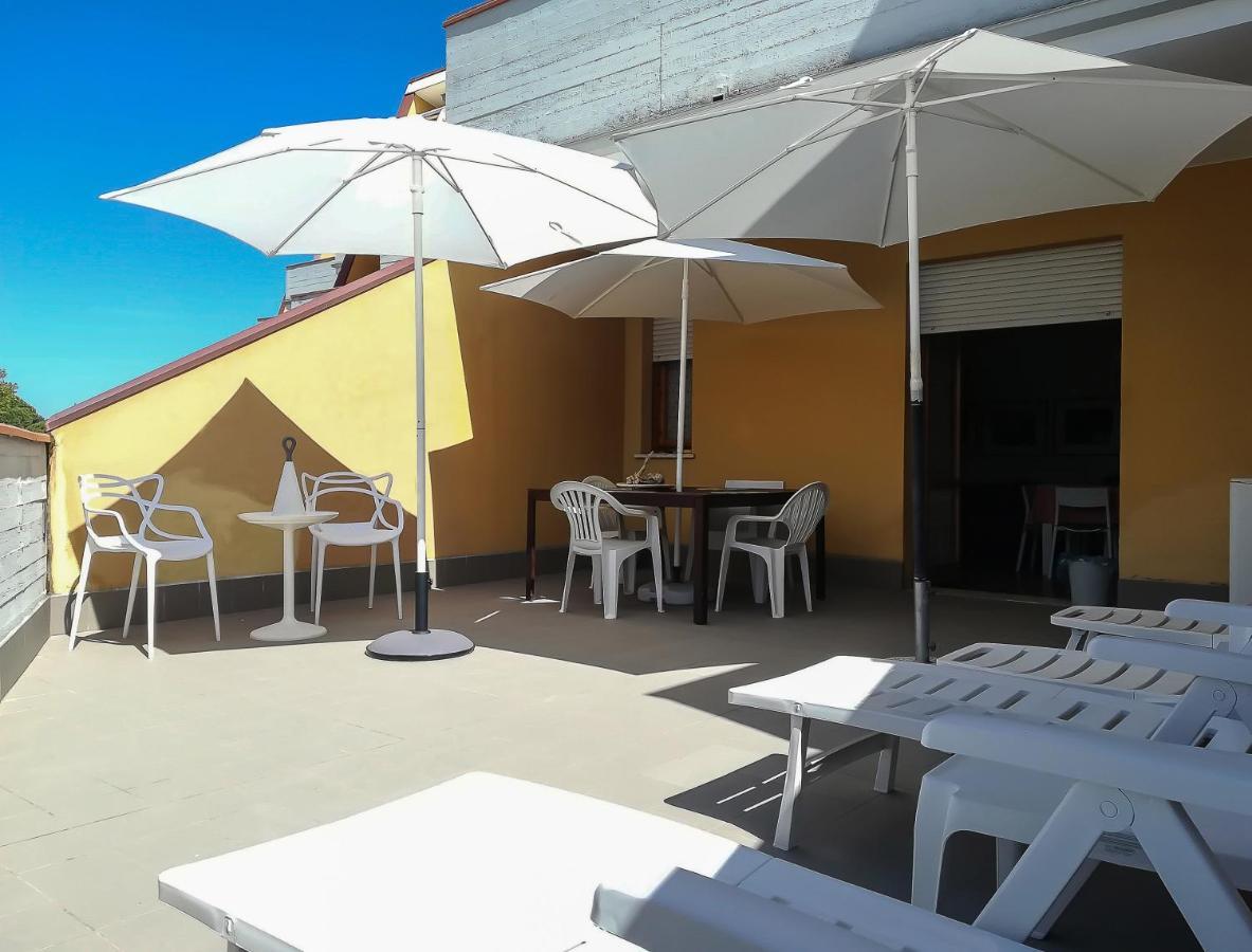 Appartamento Con Terrazza Лидо-делле-Национи Экстерьер фото